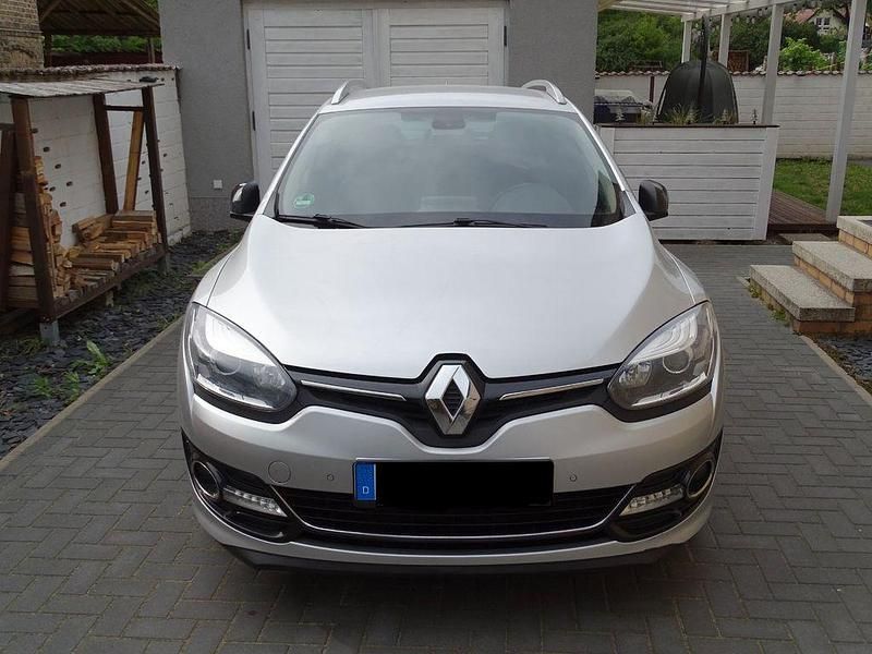 Silber Gebraucht 2014 Renault Mégane III Bose Edition Limousine | 5.500 € (Fairer Preis) - Bild 1/4