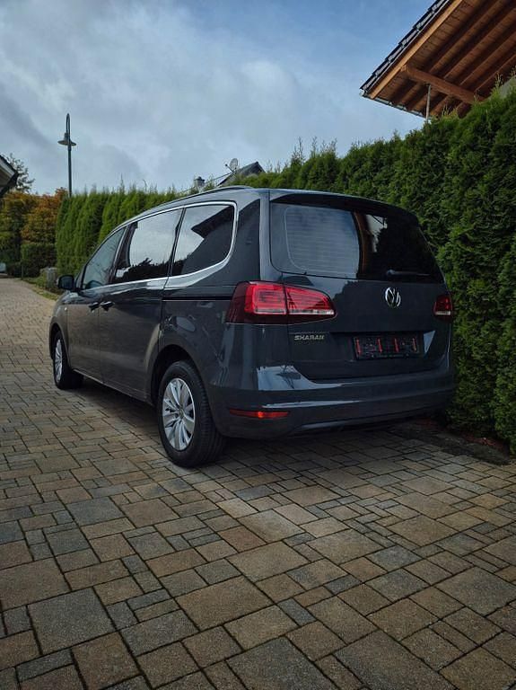 Gebraucht VW Sharan Comfortline 150 PS (110 kW) 2019 Van / Kleinbus