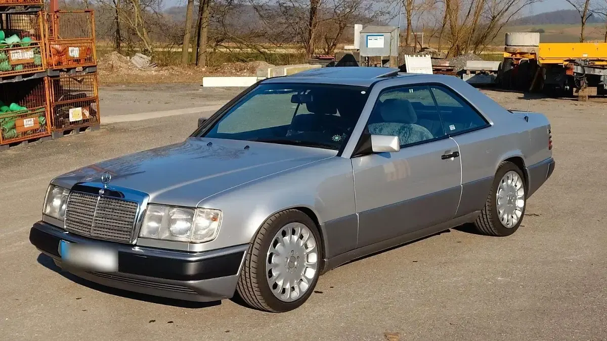 Gebraucht Mercedes 300 220 PS (161 kW) 1992 Silber Coupé