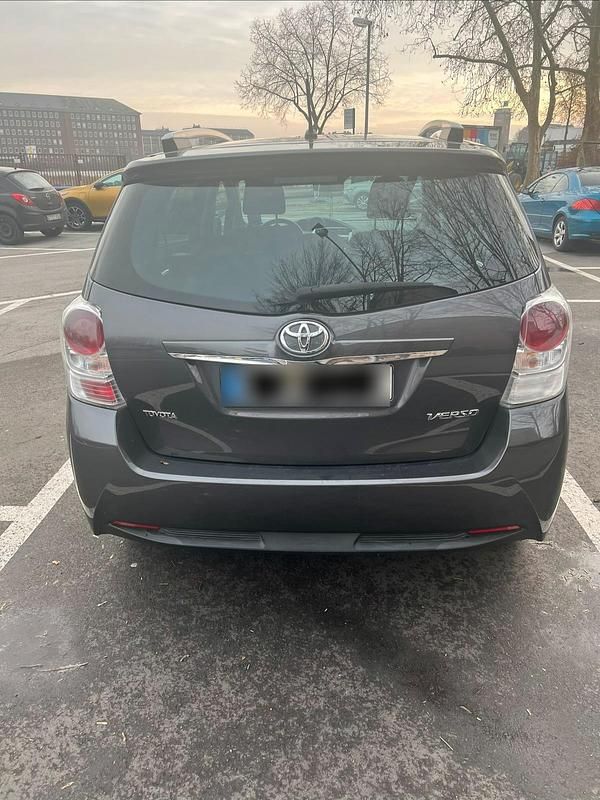 Gebraucht Toyota Verso 147 PS (108 kW) 2016 Grau Van / Kleinbus