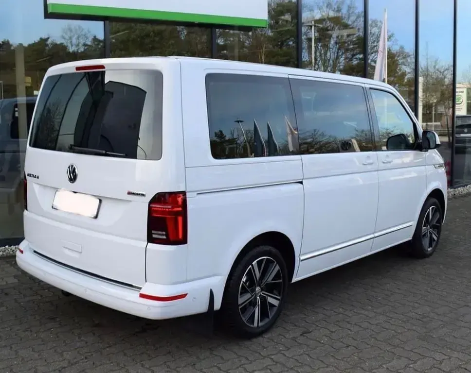 Gebraucht VW Multivan Highline 204 PS (150 kW) 2022 Weiß Van / Kleinbus