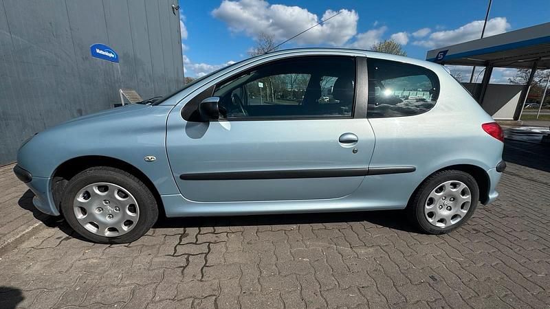 Gebraucht Peugeot 206 75 PS (55 kW) 2005 Silber Kleinwagen