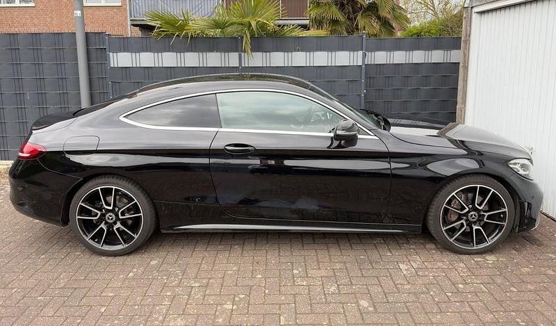 Gebraucht Mercedes C180 156 PS (114 kW) 2019 Schwarz Coupé