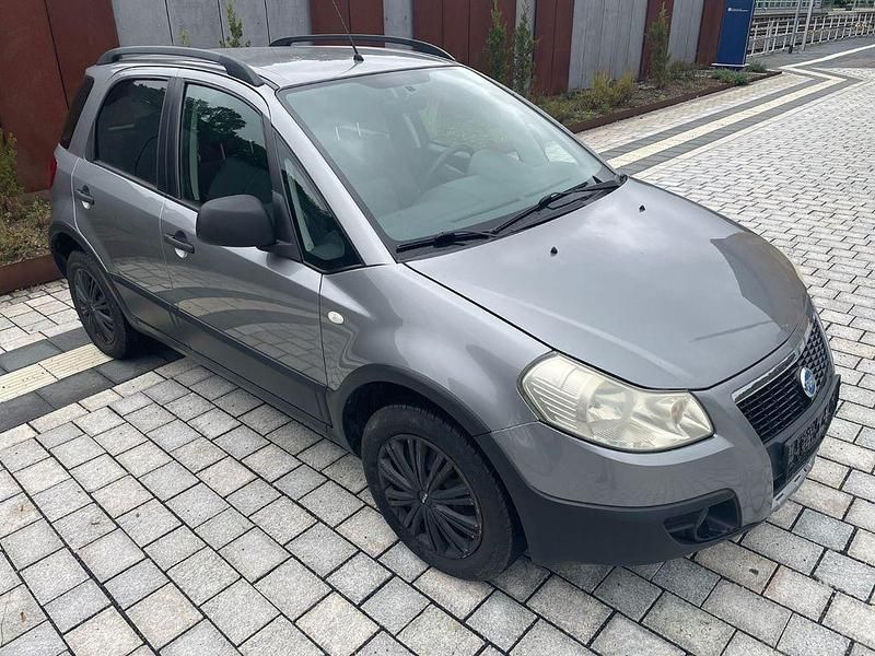 Grau Gebraucht 2007 Fiat Sedici SUV | 2.499 € (Fairer Preis) - Bild 1/4