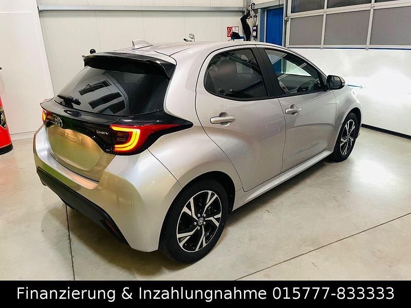 Silber Gebraucht 2024 Toyota Yaris Hybrid Style Kleinwagen | 22.500 € (Guter Preis) - Bild 1/4