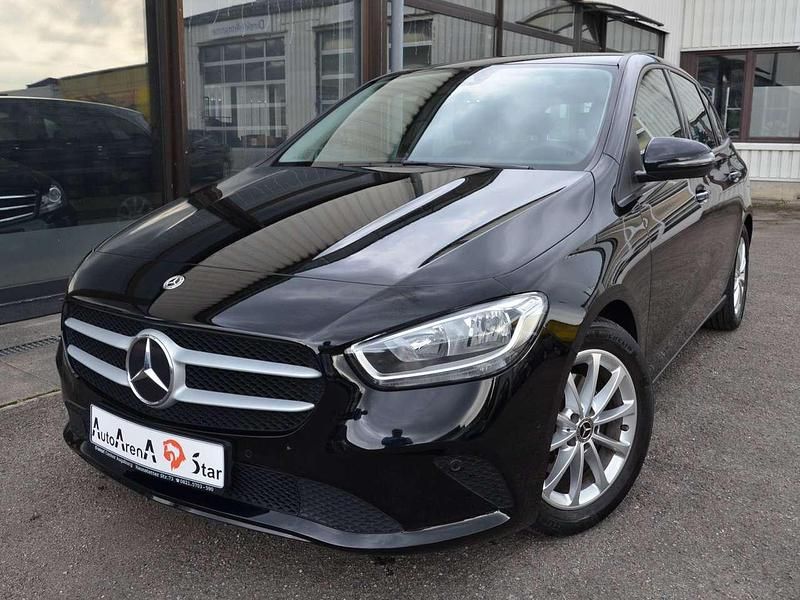 Nachtschwarz Gebraucht 2022 Mercedes B200 Van / Kleinbus | 21.690 € (Superpreis) - Bild 1/4