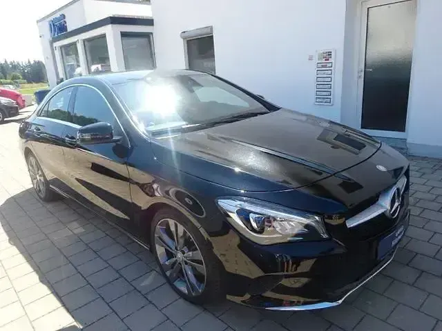 Gebraucht Mercedes CLA200 156 PS (114 kW) 2016 Schwarz Coupé
