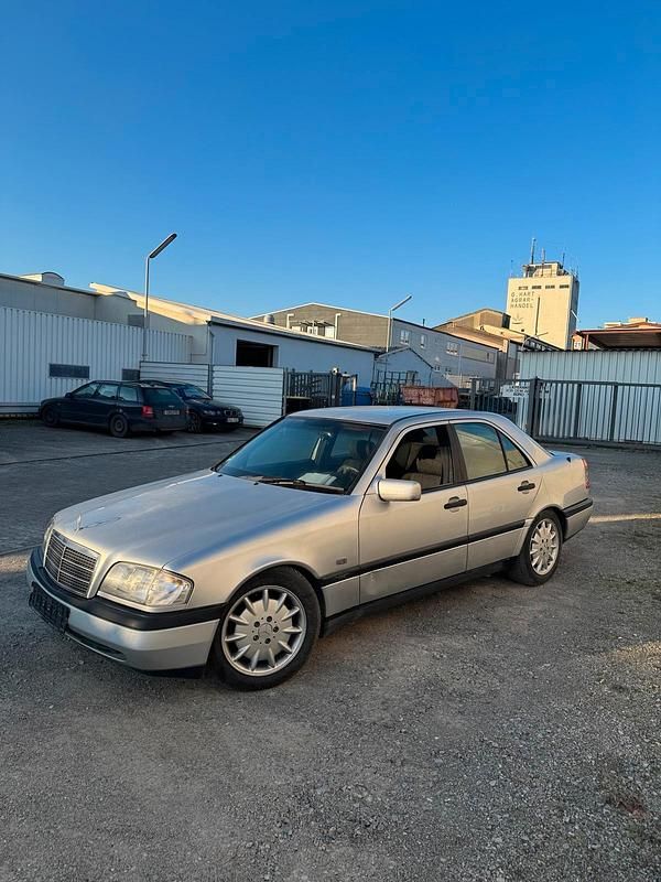 Silber Gebraucht 1996 Mercedes C180 Limousine | 2.499 € (Guter Preis) - Bild 1/4