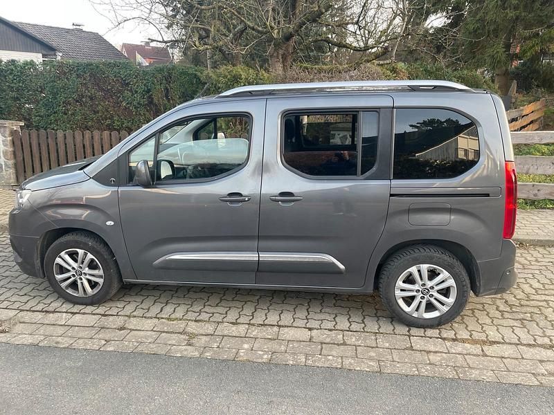 Grau Gebraucht 2021 Toyota Proace Verso City Kombi | 19.450 € (Guter Preis) - Bild 1/4