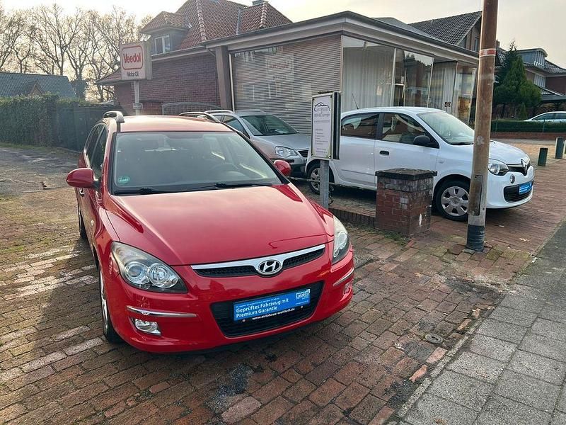 Rot Gebraucht 2010 Hyundai i30 Edition Kombi | 3.490 € (Fairer Preis) - Bild 1/4