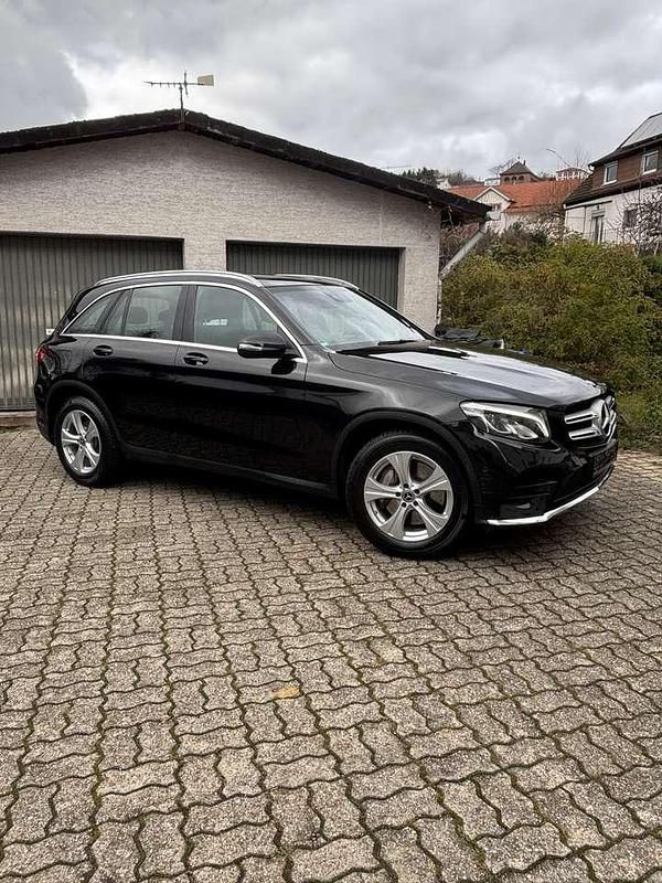 Gebraucht Mercedes GLC300 245 PS (180 kW) 2018 Schwarz SUV