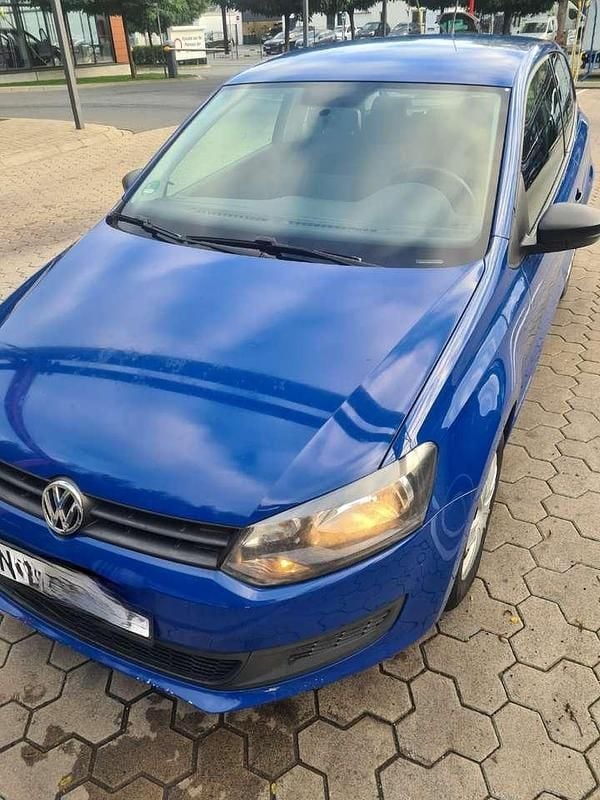 Blau Gebraucht 2012 VW Polo Trendline Limousine | 2.700 € (Guter Preis) - Bild 1/4