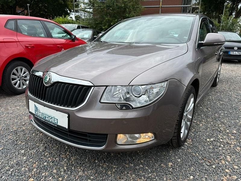 Braun Gebraucht 2010 Skoda Superb Elegance Limousine | 5.990 € (Superpreis) - Bild 1/4