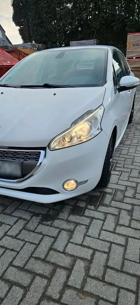 Gebraucht Peugeot 208 120 PS (88 kW) 2013 Weiß Kleinwagen