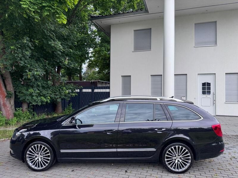 Schwarz Gebraucht 2014 Skoda Superb LAURIN & KLEMENT Kombi | 9.550 € (Superpreis) - Bild 1/4