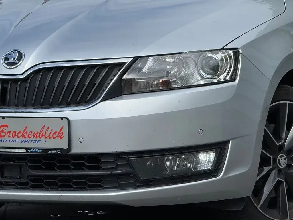 Gebraucht Skoda Rapid Emotion Plus 116 PS (85 kW) 2015 Silber Kleinwagen