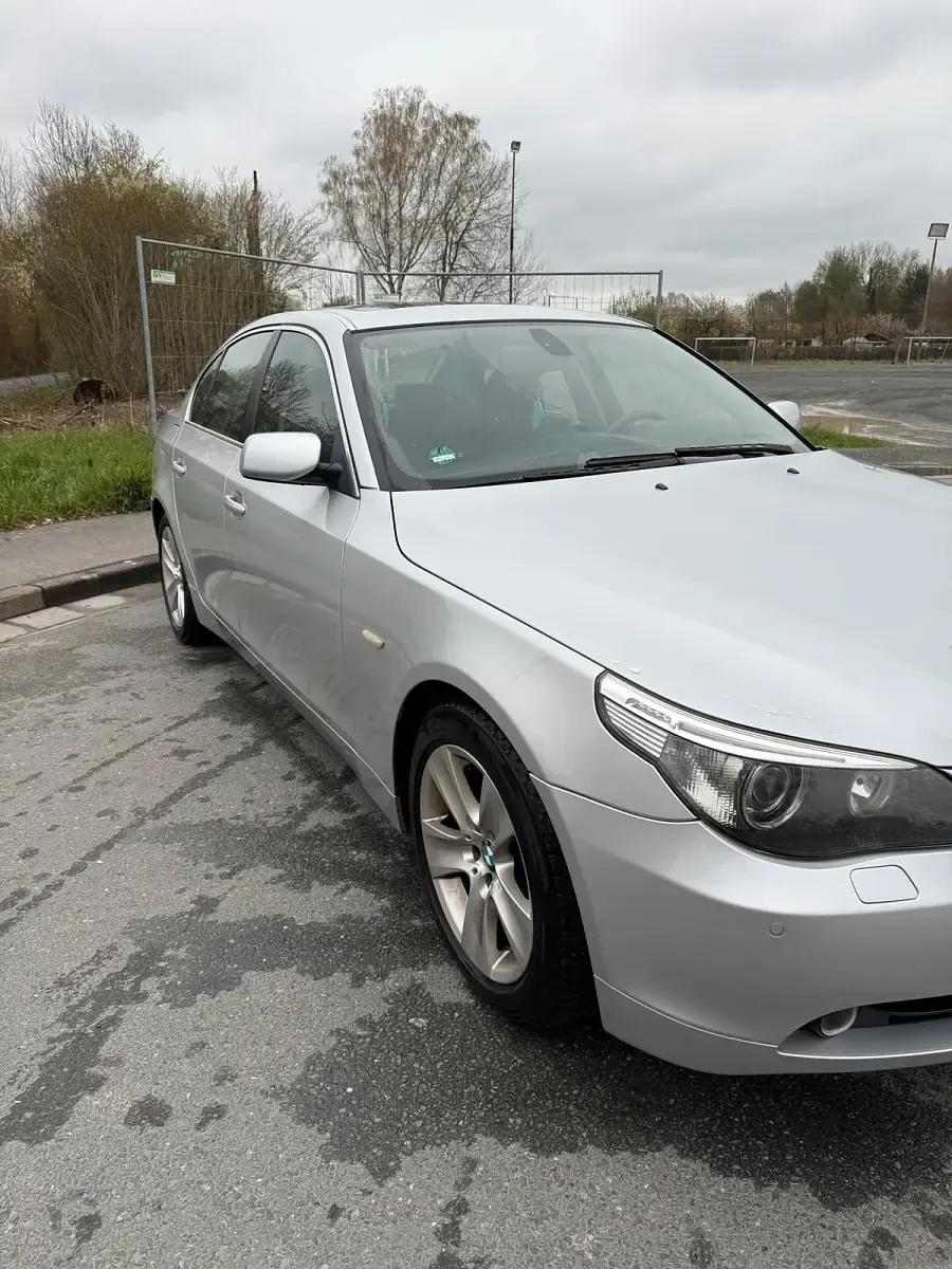 Second-hand BMW 525 177 CP (130 kW) 2006 Argintiu Berlinǎ
