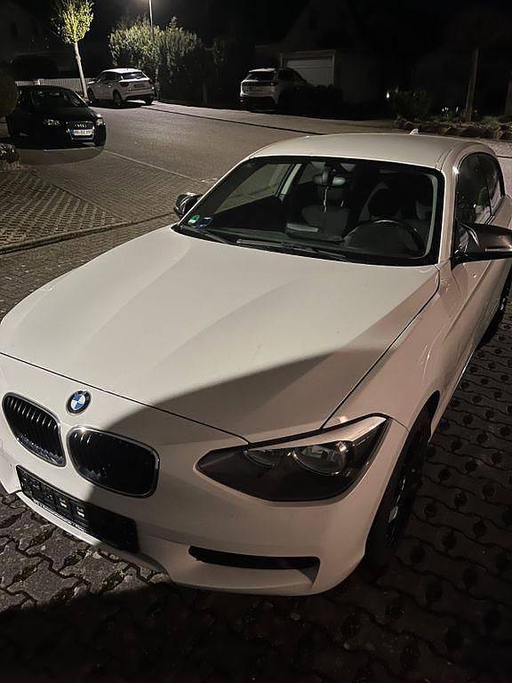 Gebraucht BMW 114 Sport Line 102 PS (75 kW) 2013 Weiß Kleinwagen