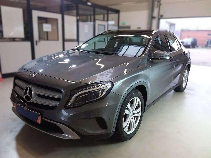 Grau Gebraucht 2016 Mercedes GLA180 SUV | 16.390 € (Fairer Preis) - Bild 1/4