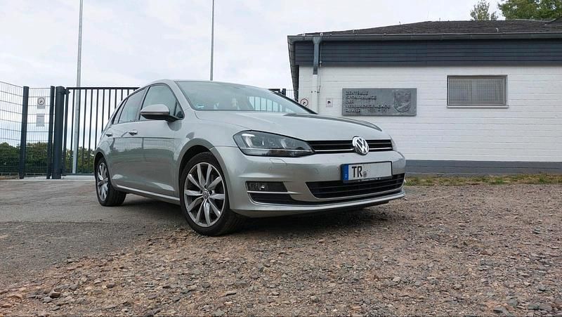 Silber Gebraucht 2013 VW Golf VII Highline Limousine | 10.500 € (Etwas zu teuer) - Bild 1/4