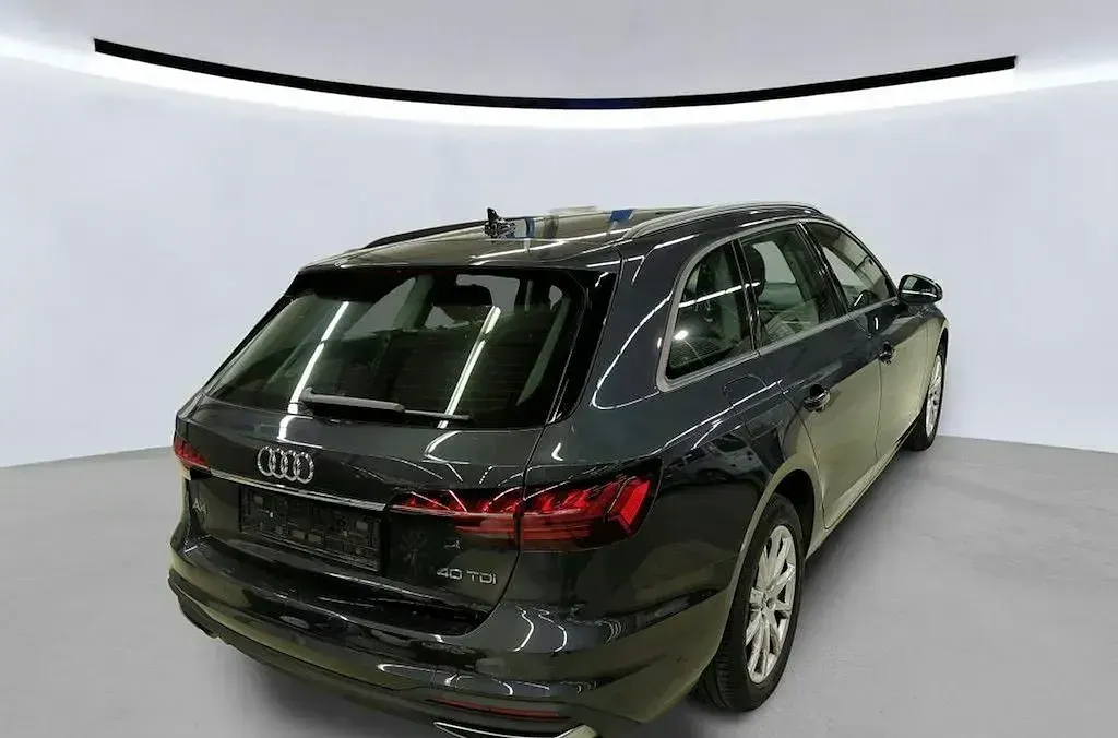 Gebraucht Audi A4 Sport 204 PS (150 kW) 2022 Grau Limousine