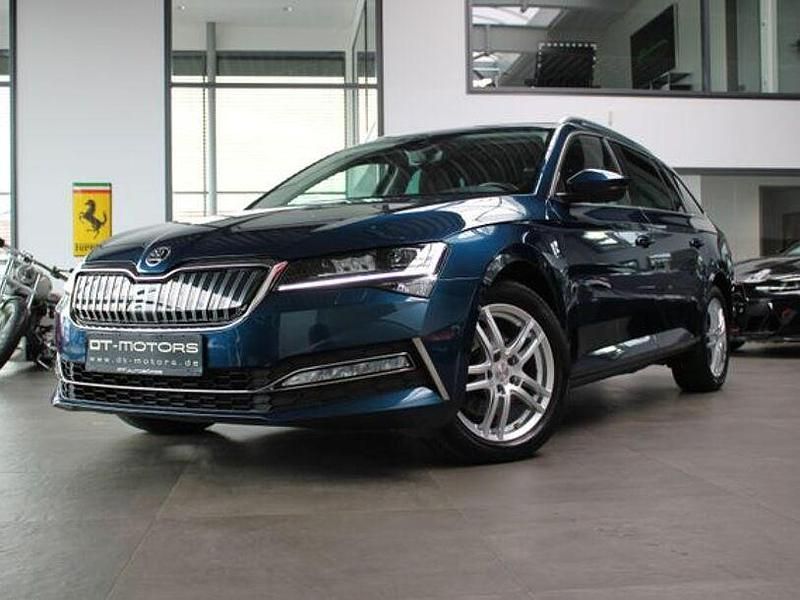 Lava blau Gebraucht 2022 Skoda Superb Style Kombi | 26.900 € (Fairer Preis) - Bild 1/4