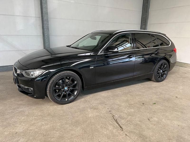 Schwarz Gebraucht 2015 BMW 320 Luxury Line Kombi | 17.480 € (Fairer Preis) - Bild 1/4