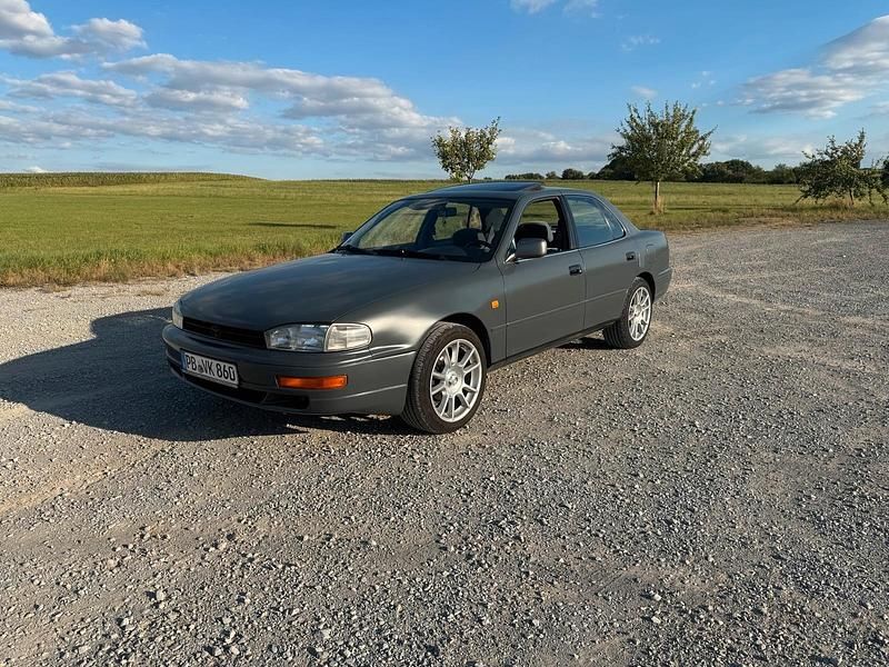Grau Gebraucht 1992 Toyota Camry Limousine | 3.200 € - Bild 1/4