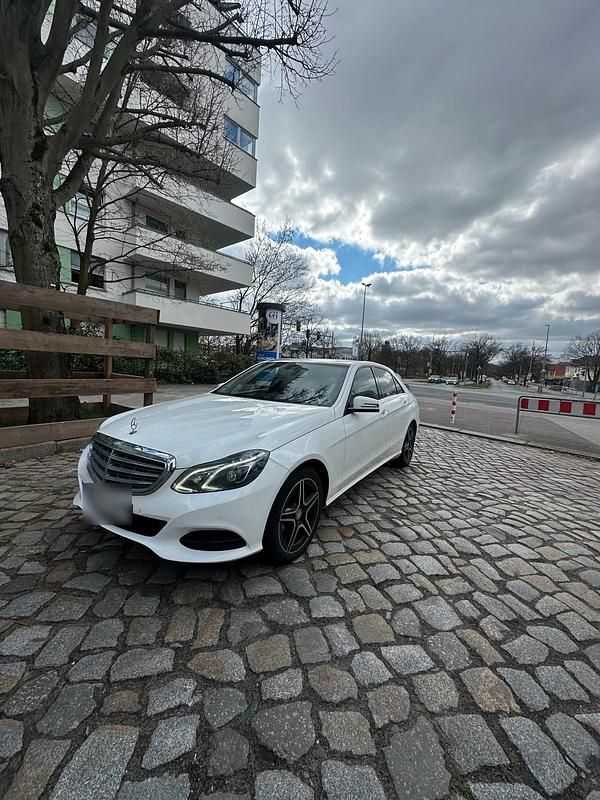 Gebraucht Mercedes E220 170 PS (125 kW) 2014 Weiß Limousine