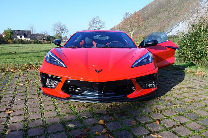 Rot Gebraucht 2020 Chevrolet Corvette Stingray Coupé | 88.888 € - Bild 1/4