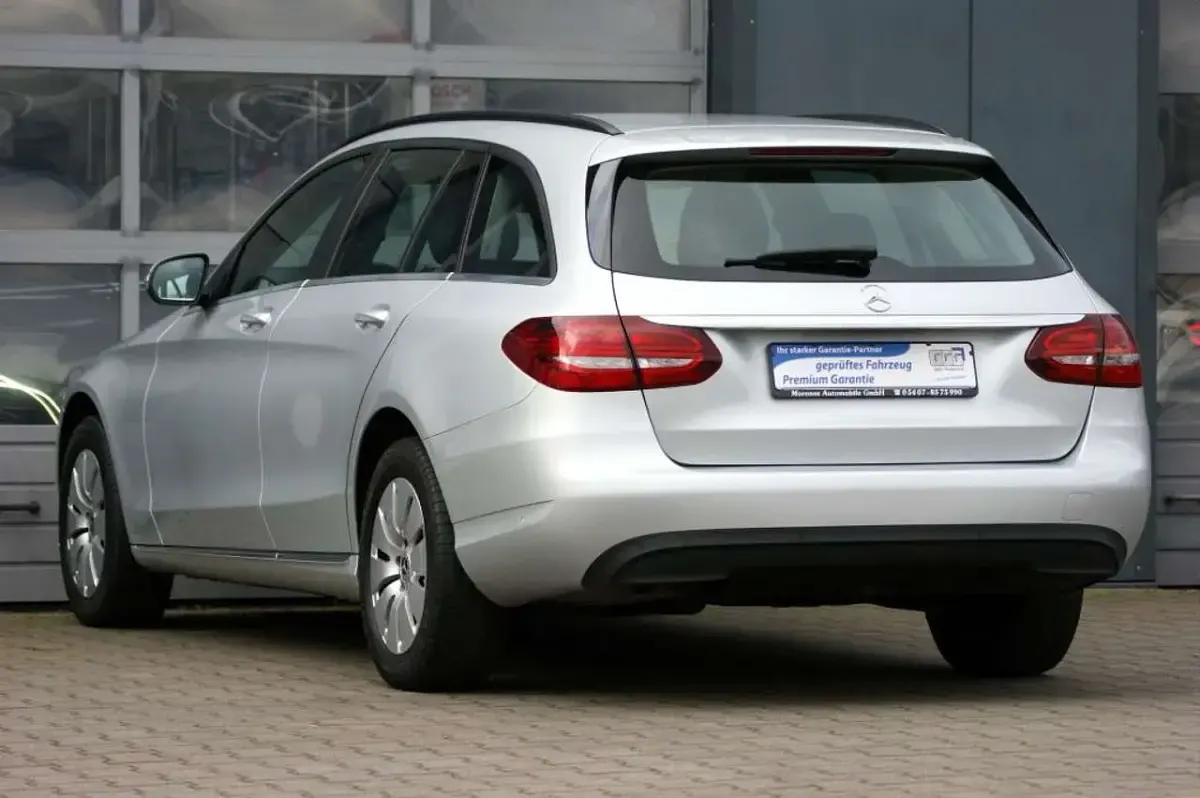 Gebraucht Mercedes C200 160 PS (117 kW) 2021 Iridiumsilber metallic Kombi