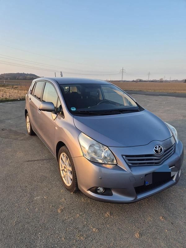 Gebraucht Toyota Verso 147 PS (108 kW) 2012 Blau Van / Kleinbus