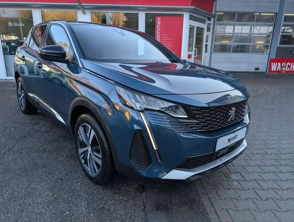 Gebraucht Peugeot 3008 Allure 131 PS (96 kW) 2023 Blau SUV