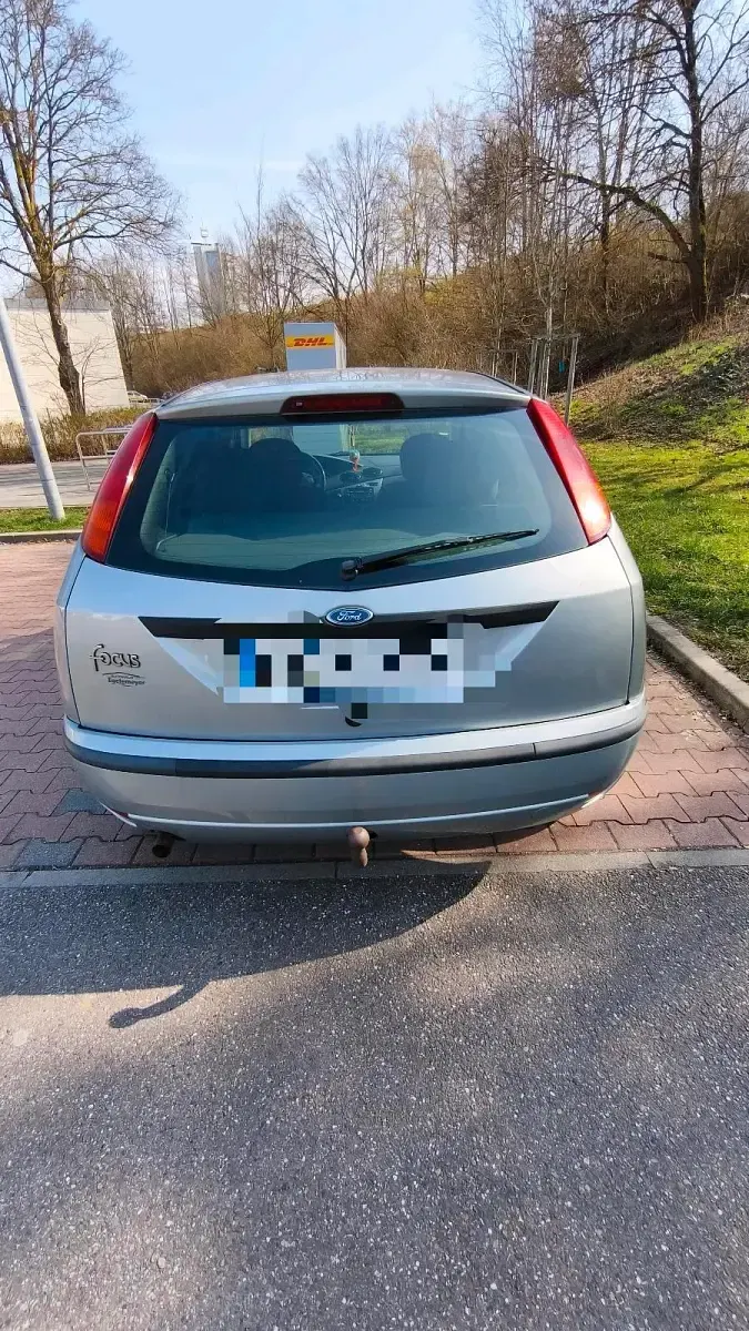 Second-hand Ford Focus 101 CP (74 kW) 2004 Gri Berlinǎ