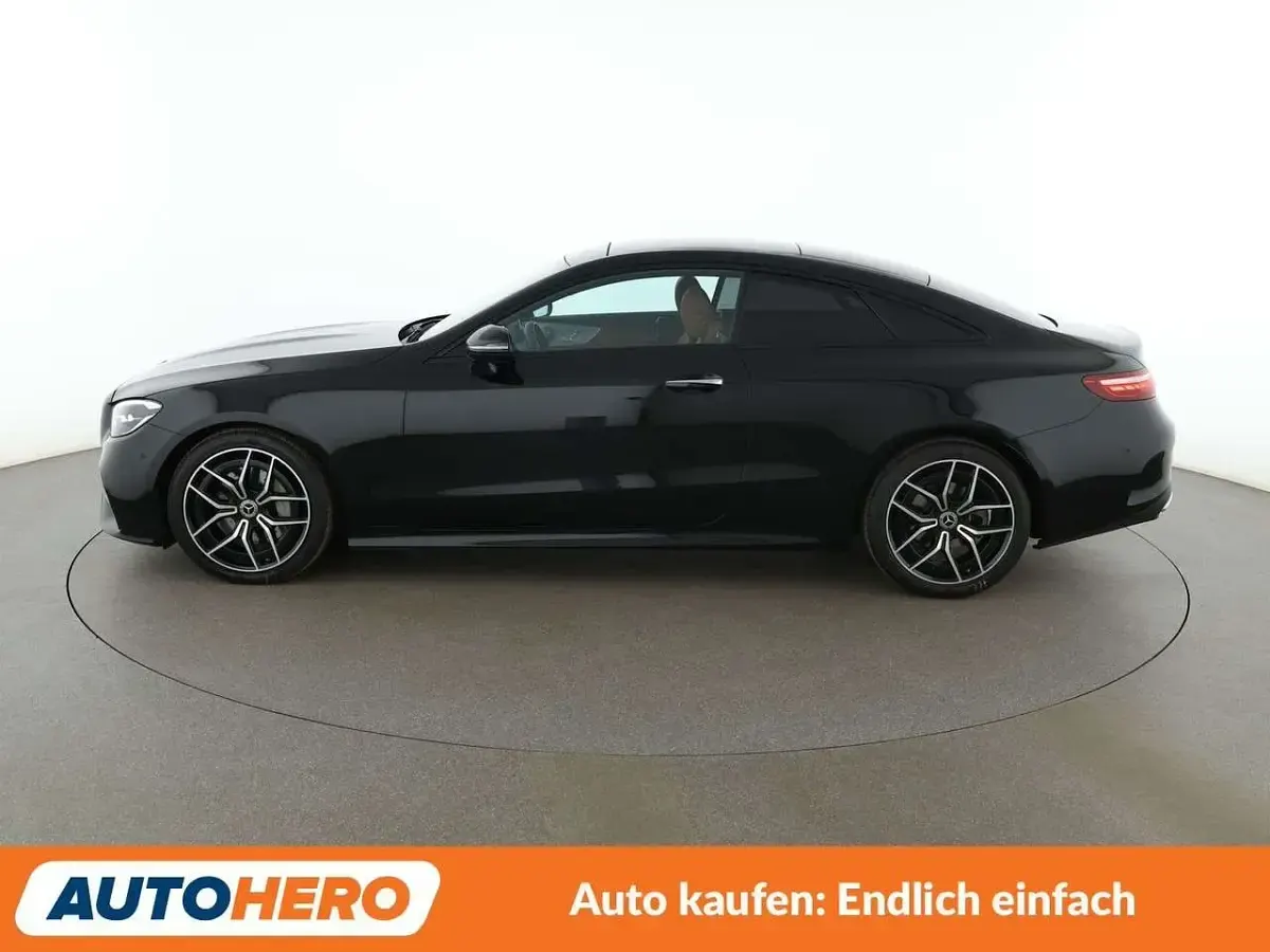 Gebraucht Mercedes E220 AMG line 194 PS (142 kW) 2022 Schwarz/baltic black Coupé