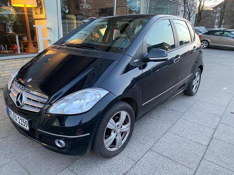 Gebraucht Mercedes A180 109 PS (80 kW) 2010 Schwarz Limousine