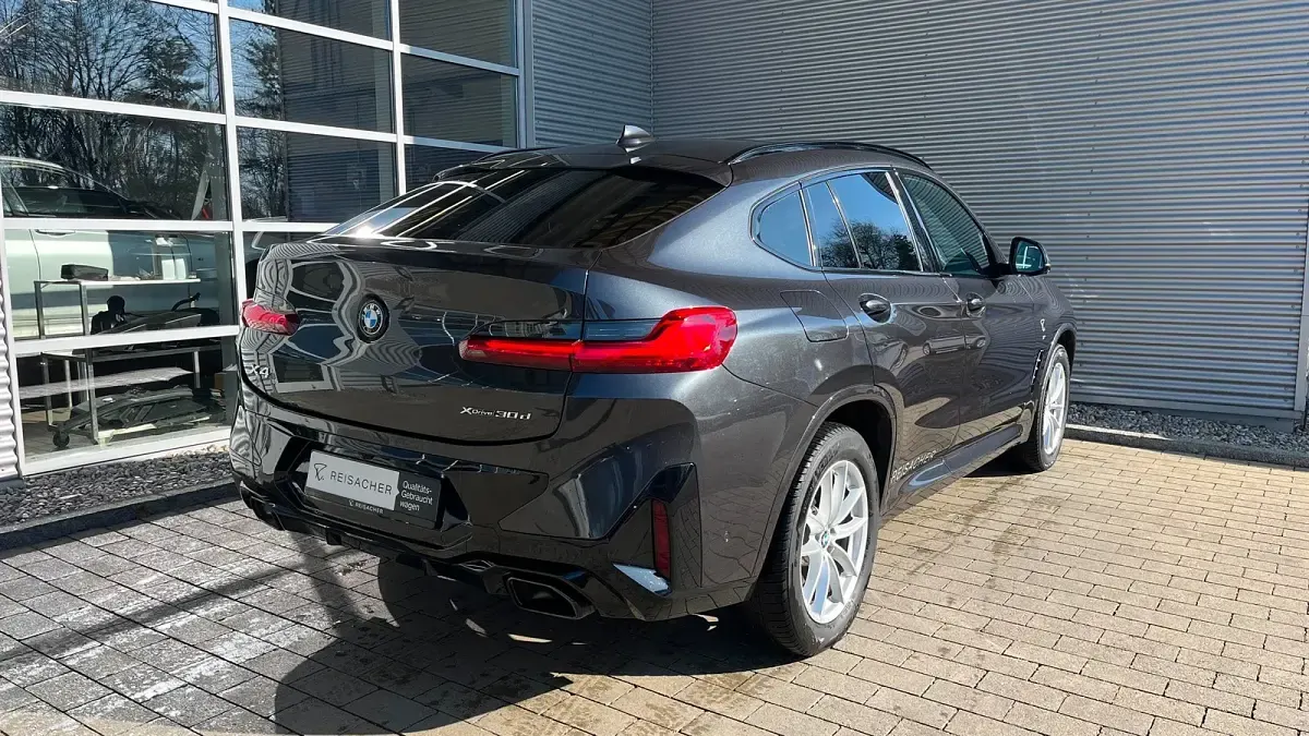 Używany BMW X4 Efficient Dynamics 286 KM (210 kW) 2024 Szary SUV