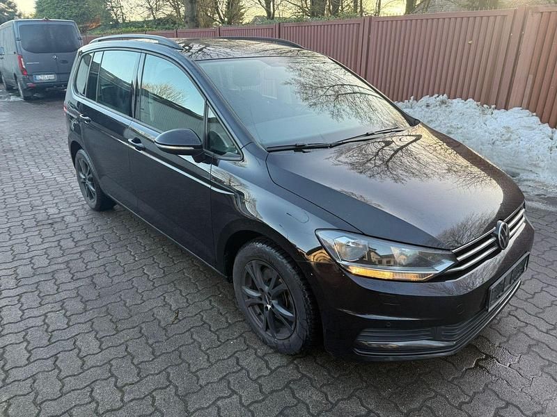 Schwarz Gebraucht 2021 VW Touran Comfortline Van / Kleinbus | 13.990 € (Superpreis) - Bild 1/4