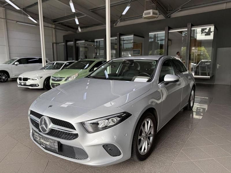 Iridiumsilber metalliclack (metallic) Gebraucht 2018 Mercedes A220 Progressive Limousine | 22.490 € (Superpreis) - Bild 1/4