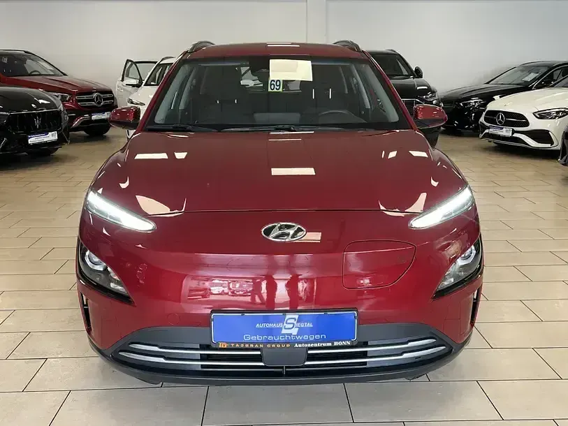 Usata Hyundai Kona Select 100 kW (136 CV) 2022 Rosso SUV
