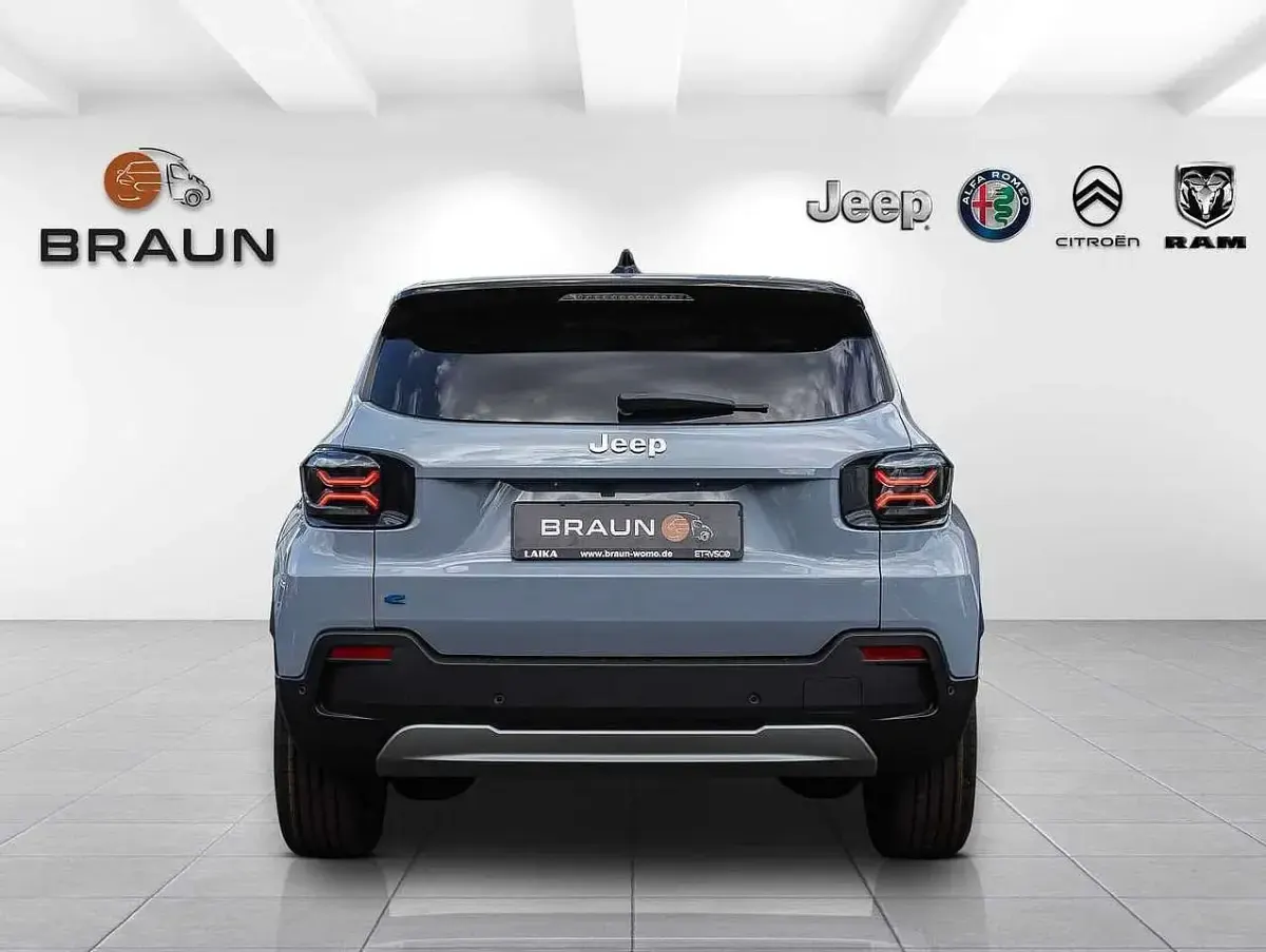 Ny Jeep Avenger EV Summit 114 kW (156 HK) 2026 Sort SUV