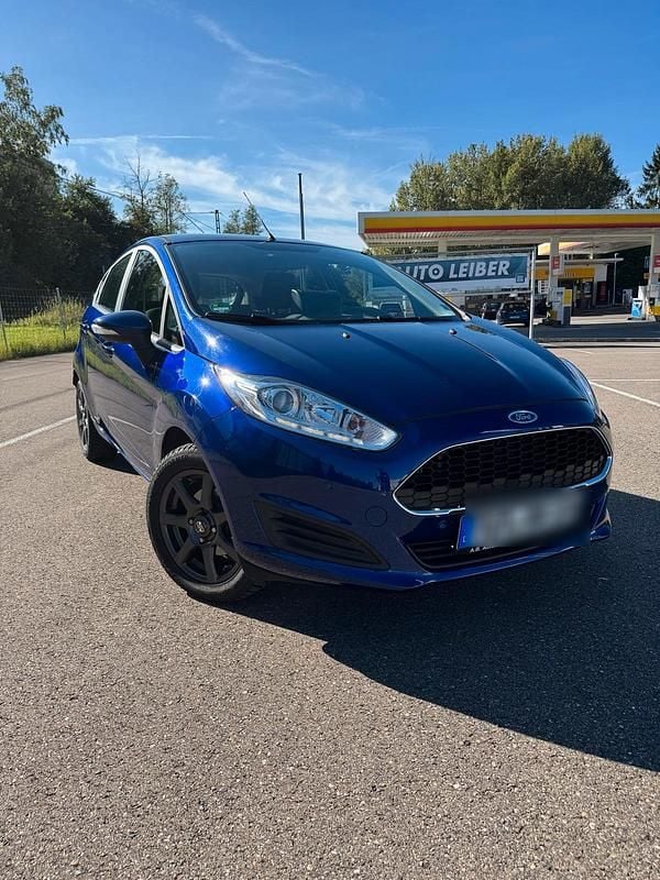 Gebraucht Ford Fiesta Trend 75 PS (55 kW) 2016 Blau Kleinwagen
