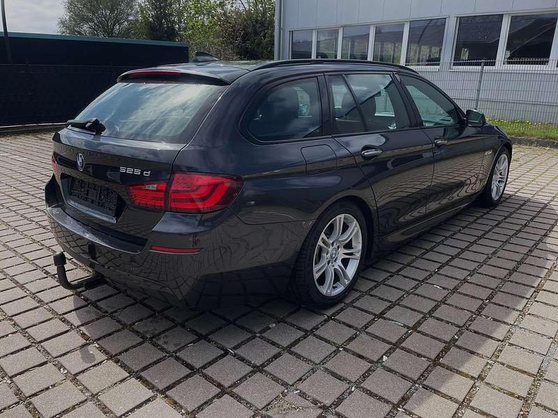 Gebraucht BMW 525 M Sport 218 PS (160 kW) 2013 Sophistograu brillanteffekt Kombi