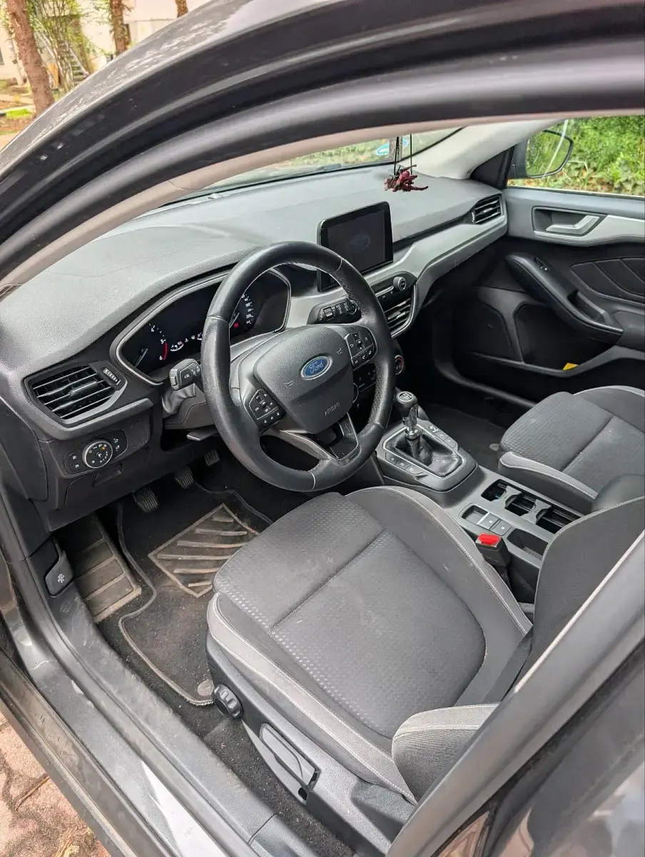 Gebraucht Ford Focus 120 PS (88 kW) 2019 Grau Kombi