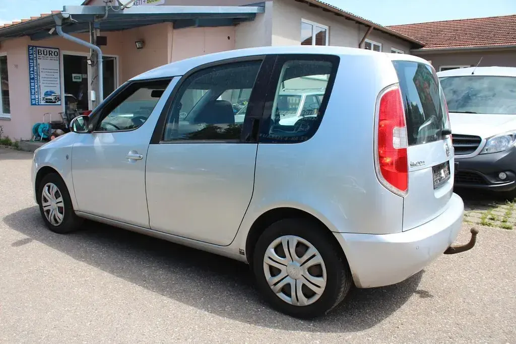 Gebraucht Skoda Roomster Ambition 105 PS (77 kW) 2015 Silber Van / Kleinbus