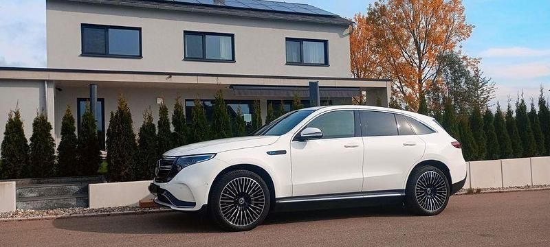 Weiß Gebraucht 2021 Mercedes EQC400 AMG line SUV | 37.990 € (Fairer Preis) - Bild 1/4