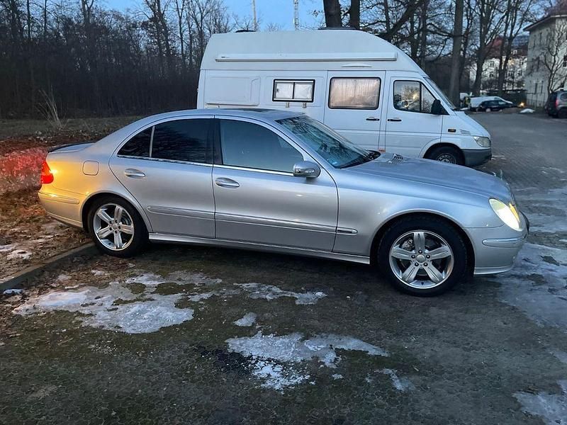 Gebraucht Mercedes E320 Avantgarde 224 PS (164 kW) 2005 Silber Limousine