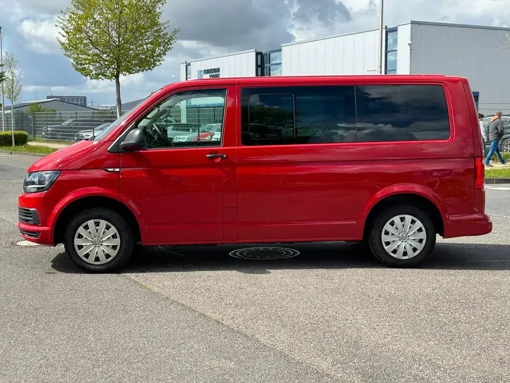 Używany VW T6 Trendline 150 KM (110 kW) 2018 Czerwony Van
