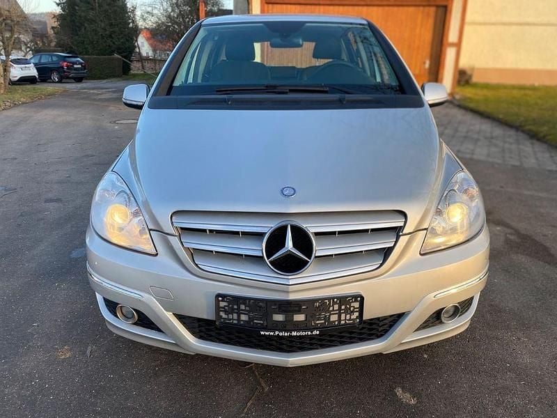 Gebraucht Mercedes B180 109 PS (80 kW) 2012 Silber Van / Kleinbus
