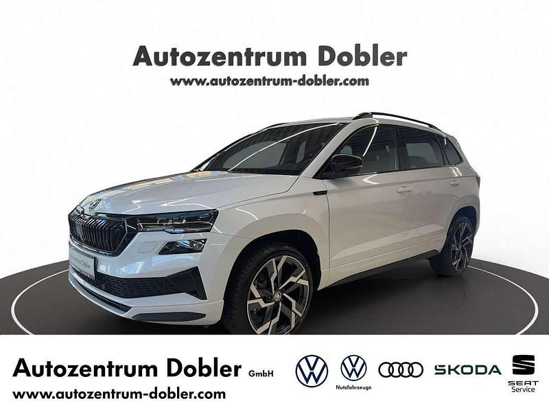 Moonweiß perleffekt Gebraucht 2025 Skoda Karoq SportLine SUV | 40.880 € (Teuer) - Bild 1/4